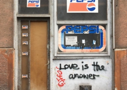 Budapest Windows: Love Is The Answer (Foto: © Martin-Frey)
